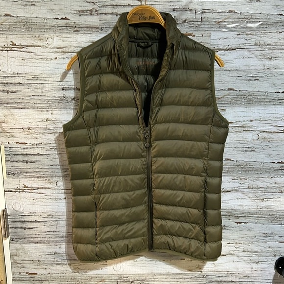 Joe fresh army green puffer vest size small - Picture 1 of 8